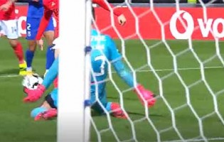 Stanislav Kritciuk sai da baliza para o um-para-um em três lances – Belenenses SAD 0-3 SL Benfica