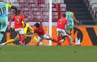 Helton Leite fecha a baliza em defesa complicada – SL Benfica 1-0 CS Marítimo