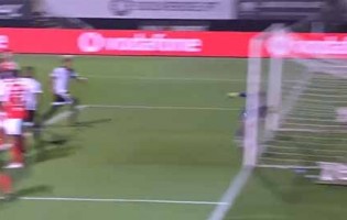 Matheus Magalhães defende in extremis e faz outras defesas após precipitação – SC Farense 1-2 SC Braga