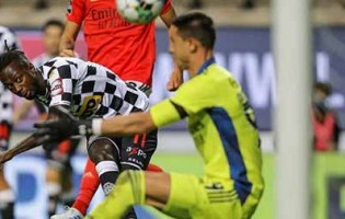 Odisseas Vlachodimos: «Não acho que o meu jogo tenha mudado radicalmente, mas melhorei»