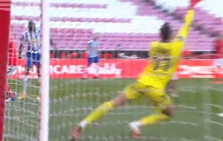 Helton Leite responde em defesa complicada – SL Benfica 1-1 FC Porto