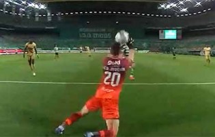 Léo Jardim faz duas defesas idênticas a respaldar a bola – Sporting CP 1-0 Boavista FC