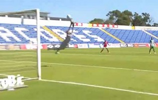 Pawel Kieszek faz defesa vistosa entre outras e precipitação – CD Santa Clara 1-0 Rio Ave FC
