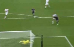 David Marshall defende várias vezes entre golo sofrido desde o meio-campo – Escócia 0-2 República Checa (Euro’2020)