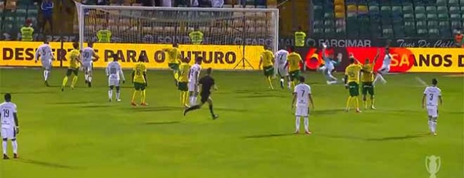 André Ferreira atira-se para a bola e consegue fechar a baliza – FC Paços de Ferreira 2-0 FC Famalicão