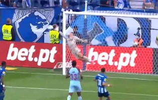 Diogo Costa intervém e acaba jogo com defesa de nível – FC Porto 2-0 Belenenses SAD
