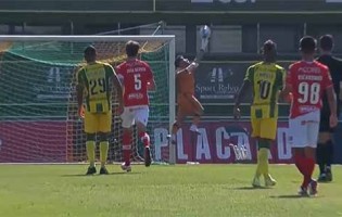 Marco Rocha faz defesa vistosa a remate do meio-campo – CD Tondela 3-0 CD Santa Clara