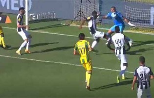 Samuel Portugal evita auto-golo de forma caricata – CD Tondela 0-3 Portimonense SC