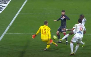Julian Pollersbeck e Alexander Nübel destacam-se em defesas de nível – Lyon 2-0 AS Monaco