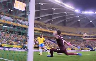 Fernando Muslera sofre mas destaca-se várias vezes – Brasil 4-1 Uruguai