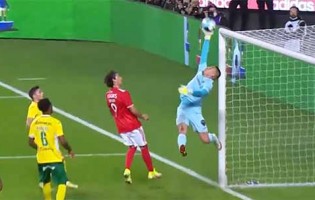 Igor Vekic faz defesas destacáveis antes de sofrer – SL Benfica 4-1 FC Paços de Ferreira