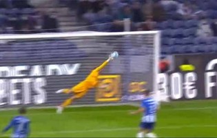 Diogo Costa voa para defesa espetacular – FC Porto 2-1 Vitória SC