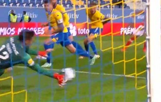 Thiago Rodrigues protagoniza defesa destacável na estreia – Estoril 2-2 Santa Clara