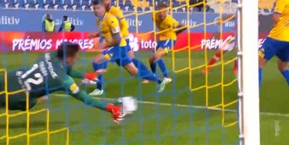 Thiago Rodrigues protagoniza defesa destacável na estreia – Estoril 2-2 Santa Clara