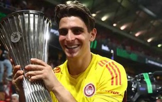 Konstantinos Tzolakis faz exibição de gala e garante Conference League ao Olympiacos