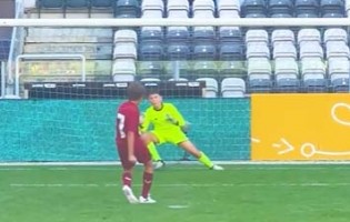 Alex Demianciuc destacou-se na defesa de penaltis pelo FC Porto na Liga Portugal Youth Sub-12