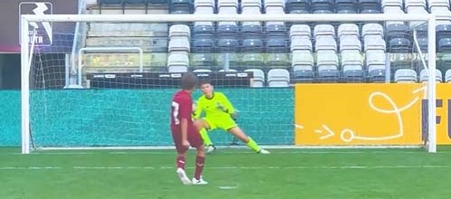 Alex Demianciuc destacou-se na defesa de penaltis pelo FC Porto na Liga Portugal Youth Sub-12