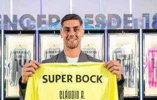 Cláudio Ramos renova contrato com o FC Porto até 2027