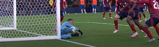 Patrick Sequeira tranca a baliza ao impedir auto-golo de forma inusitada – Brasil 0-0 Costa Rica (Copa América)