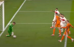 Bart Verbruggen precipita-se em golo e torna-se decisivo com várias defesas – Países Baixos 2-1 Turquia (Euro’2024)