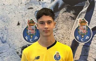 Nicolas Damaso assina pelo FC Porto aos 16 anos após ligação ao Estoril