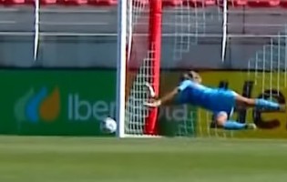 Rute Costa defende três penaltis e coloca SL Benfica na final da Supertaça