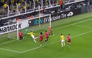 André Onana faz dupla defesa espetacular – Fenerbahçe 1-1 Manchester United