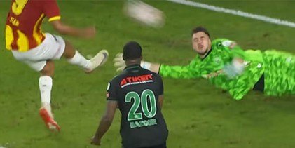 Deniz Ertas: múltiplas defesas e até uma com a cara – Göztepe 1-1 Konyaspor