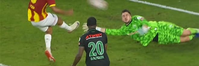 Deniz Ertas: múltiplas defesas e até uma com a cara – Göztepe 1-1 Konyaspor
