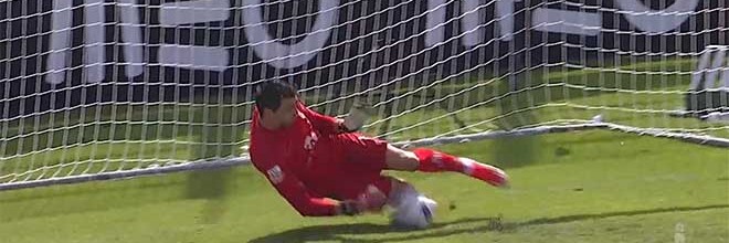 João Valido defende penalti entre outras intervenções – CD Nacional 1-2 FC Arouca