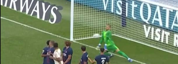 Lucas Chevalier começa a dar, literalmente, o peito às balas no PSG