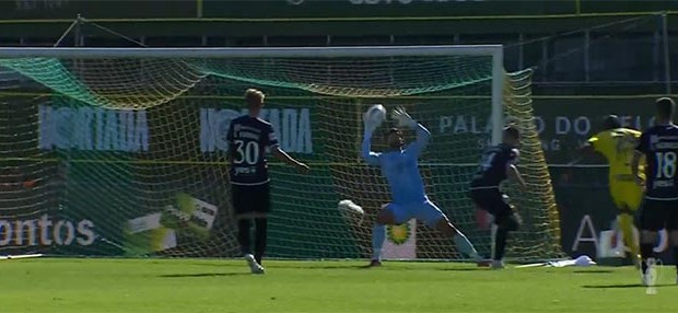 Renan Ribeiro faz defesa espetacular entre várias – CD Tondela 0-0 Estrela da Amadora