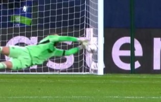 Vítezslav Jaros faz exibição notável no Villarreal CF 1-2 Ajax