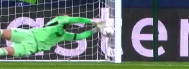 Vítezslav Jaros faz exibição notável no Villarreal CF 1-2 Ajax