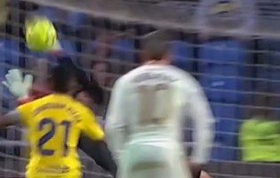 Álvaro Fernández faz uma defesa espetacular num penalti – Las Palmas 1-1 Deportivo