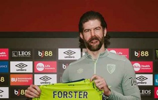 Fraser Forster regressa ao ativo no AFC Bournemouth e aos 37 anos