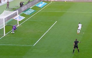 Mailson Santos defende penalti e recarga de forma espetacular – Al Taawoun 1-0 Al Akhdoud
