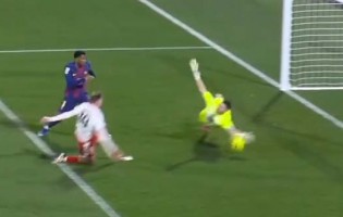 Joan García faz defesa inesquecível em recarga – Girona FC 2-1 FC Barcelona