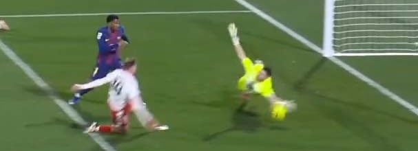 Joan García faz defesa inesquecível em recarga – Girona FC 2-1 FC Barcelona
