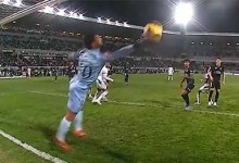 Renan Ribeiro voa em duas defesas espetaculares antes de erro – Vitória SC 2-1 Estrela da Amadora