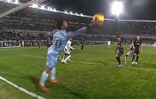 Renan Ribeiro voa em duas defesas espetaculares antes de erro – Vitória SC 2-1 Estrela da Amadora